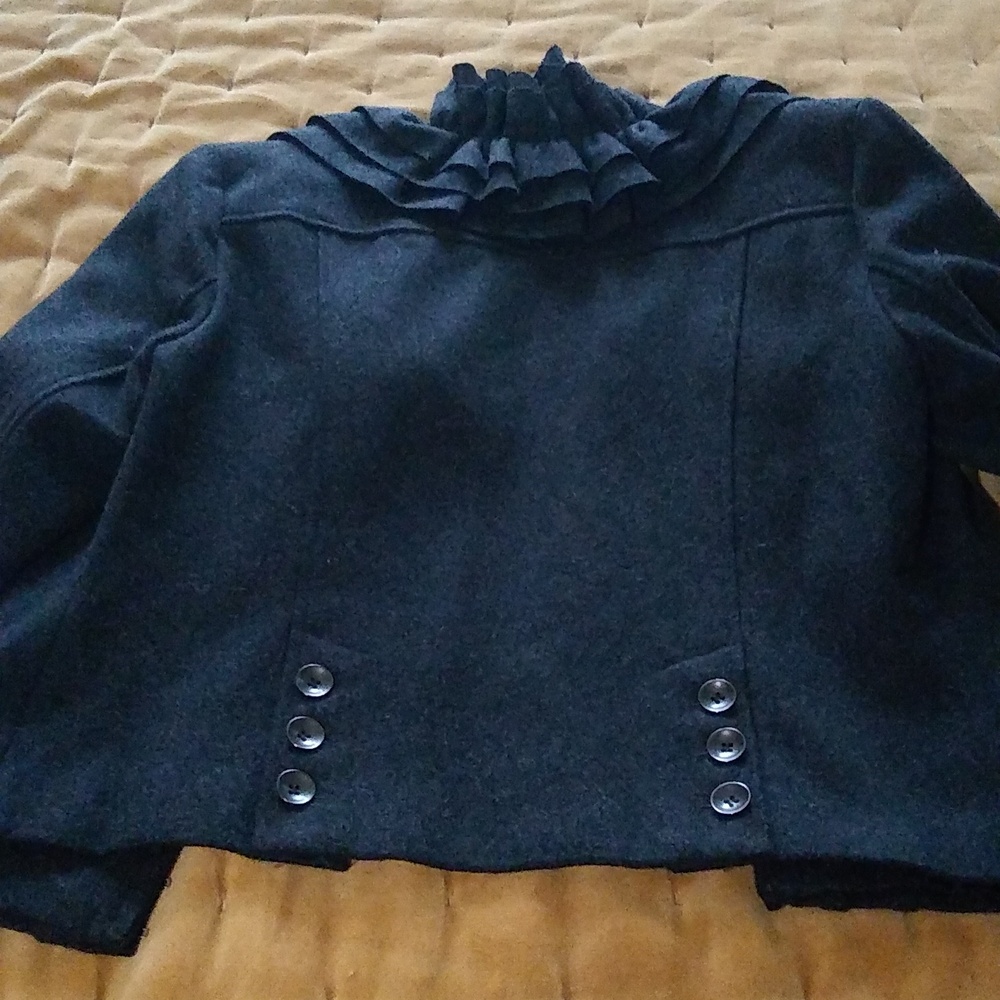 Stylish Ruffled Jacket - Picture 5 of 5